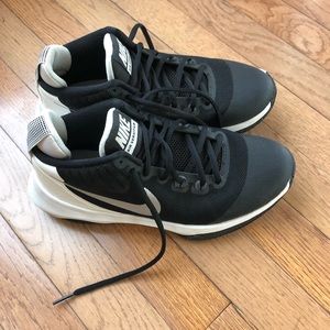 Nike Air Versatile Basketball Shoes